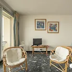 Lejlighed Spacieux Face Avec Balcon, Proche Du Centre Et Commerces - Fr-1-197-170
