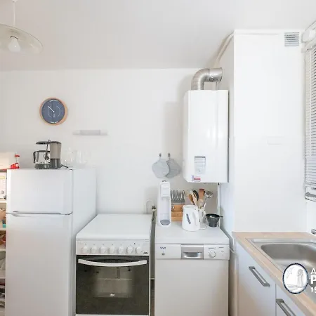 Spacieux Face Avec Balcon, Proche Du Centre Et Commerces - Fr-1-197-170 Apartment *