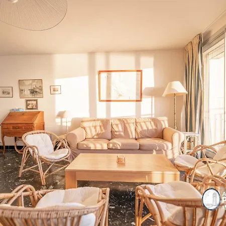 Spacieux Face Avec Balcon, Proche Du Centre Et Commerces - Fr-1-197-170 *