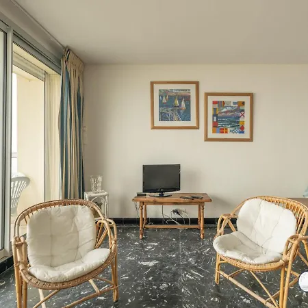 Appartamento Spacieux Face Avec Balcon, Proche Du Centre Et Commerces - Fr-1-197-170