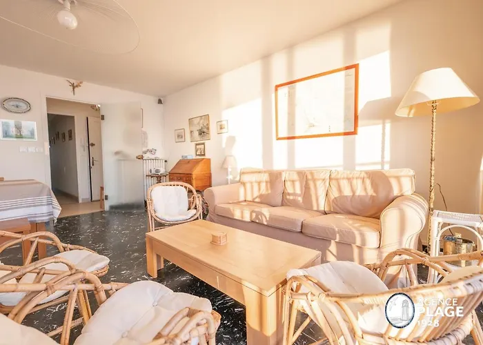 Spacieux Face Avec Balcon, Proche Du Centre Et Commerces - Fr-1-197-170 *