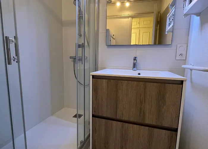 Spacieux Face Avec Balcon, Proche Du Centre Et Commerces - Fr-1-197-170 公寓